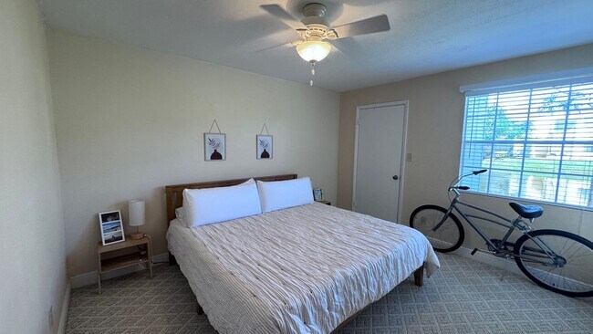 Building Photo - Coastal Living at Its Finest – Stylish 2BR...