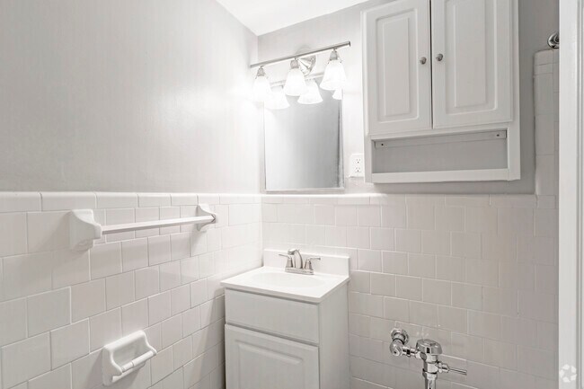 Studio - 330 SF - Hilltop House