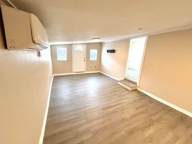 Building Photo - *COMING SOON* Corner Lot 3 Bedroom / 1.5 Bath Home In Pleasanton TX.
