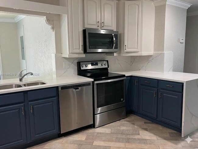 Building Photo - 633 NE 2nd St