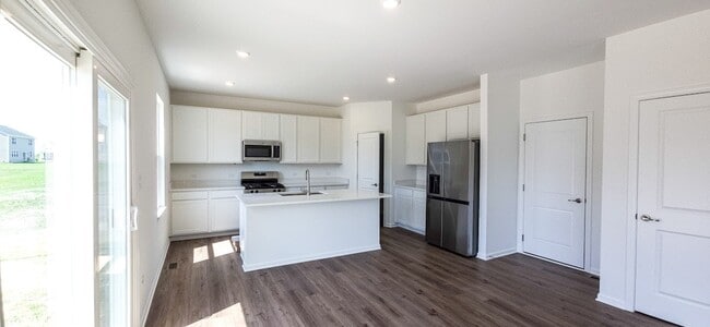 Building Photo - 8487 Redmond St