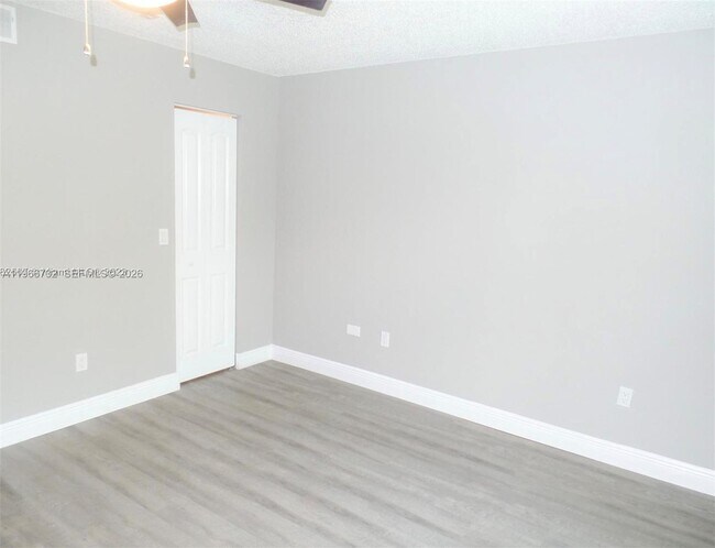 Building Photo - 1281 SW 46th Ave