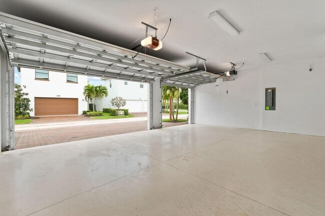 Building Photo - 1221 Faulkner Ter