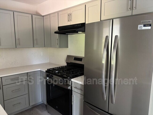 Building Photo - 5205 Valonia St