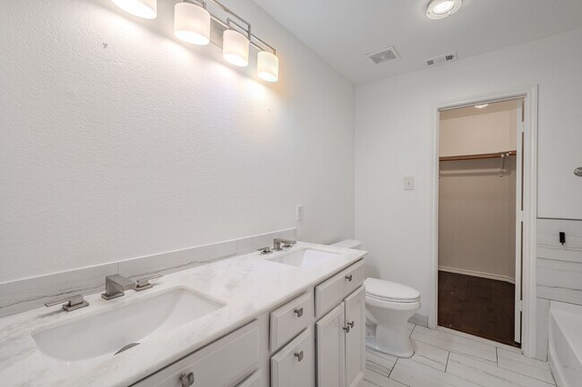 Building Photo - 1144 Landon Ln