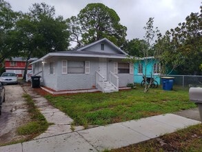 Building Photo - 705