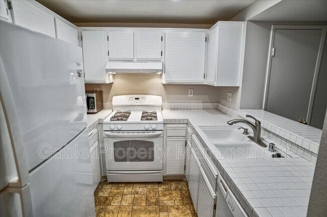 Building Photo - 24101 Del Monte Dr.