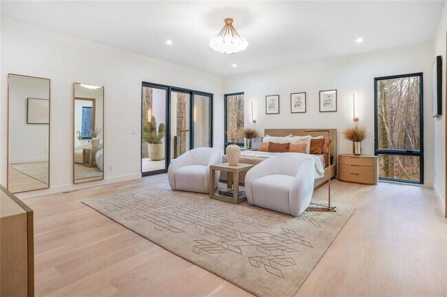 Building Photo - 1736 Cox Rd