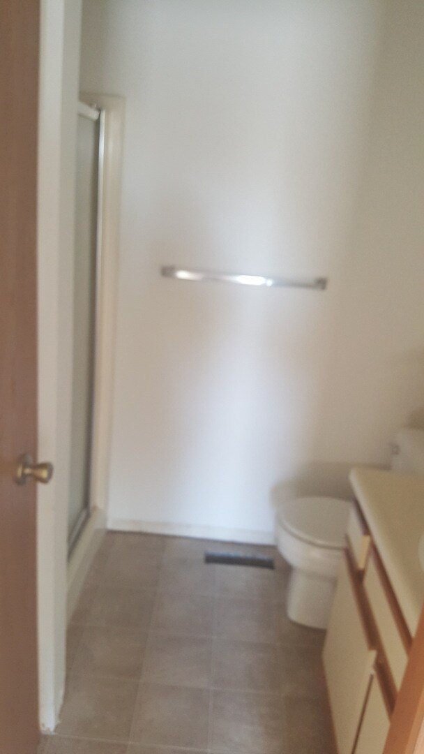 Building Photo - Great 3 Bed 2 Bath 2 Car Garage Flat Duplex- Pets ok!