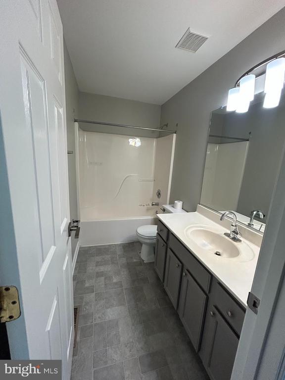 Building Photo - 45509 Brawny St