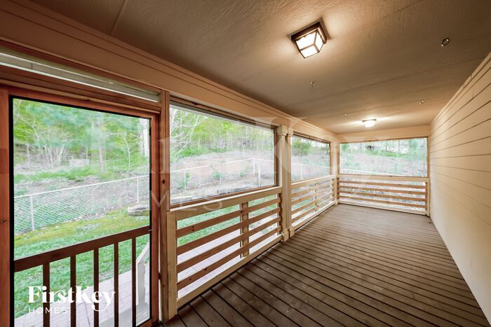 Building Photo - 443 Mountain Crest Dr