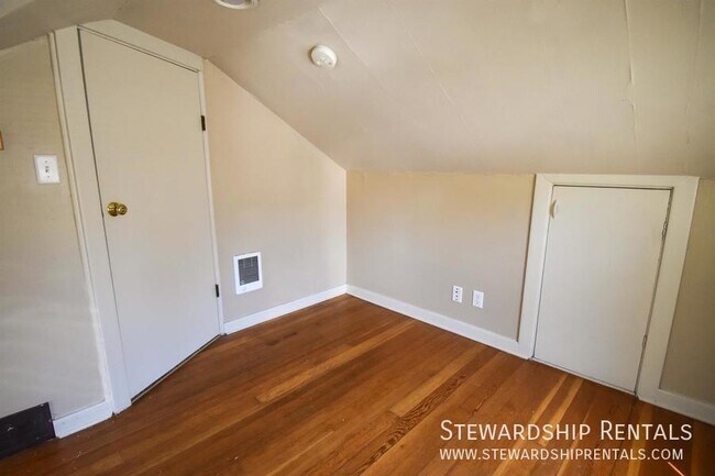 Building Photo - 2273 Hilyard St