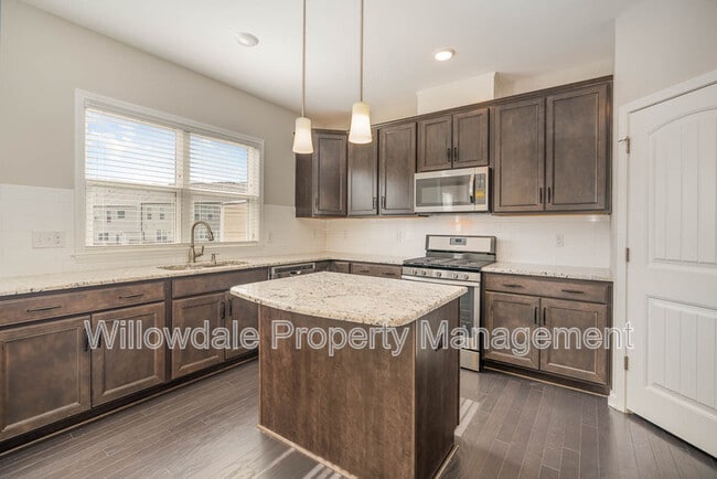 Building Photo - 8002 Reedybrook Crossing