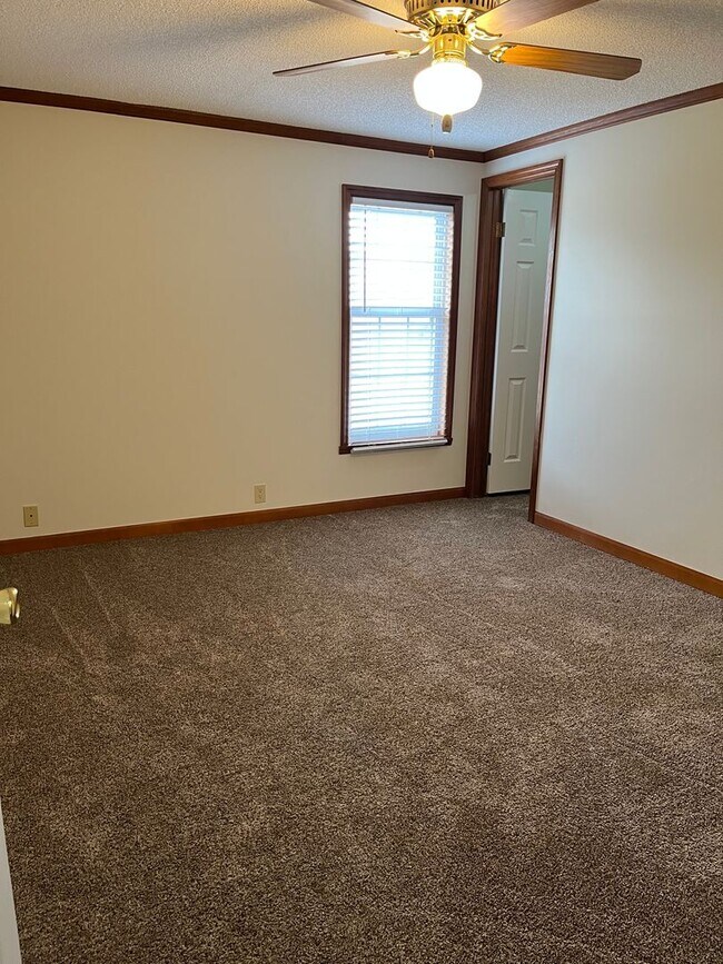 Building Photo - Amazing Gem in Lexington -  Lexington- Please call the Lexington Office to schedule tours: 803-35...