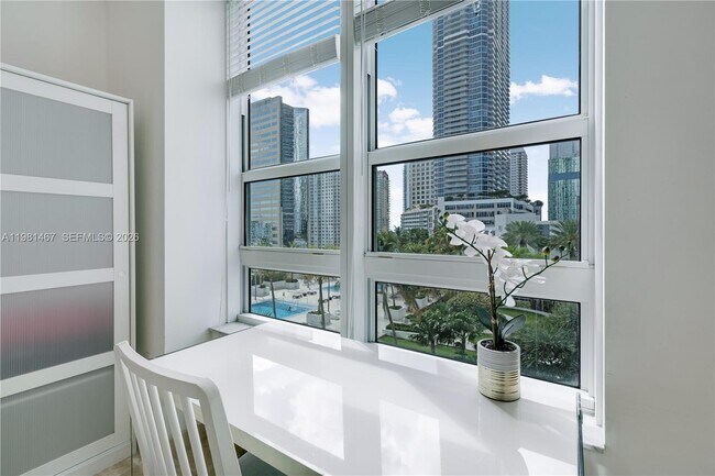 Building Photo - 950 Brickell Bay Dr
