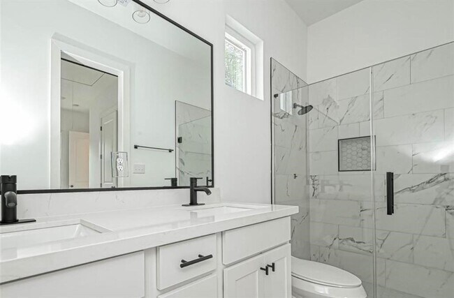 Building Photo - 8405 Schneider St