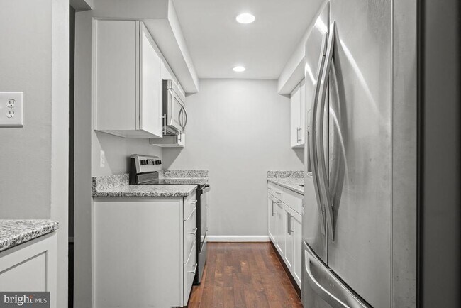 Building Photo - 5863 Jackson Oak Ct