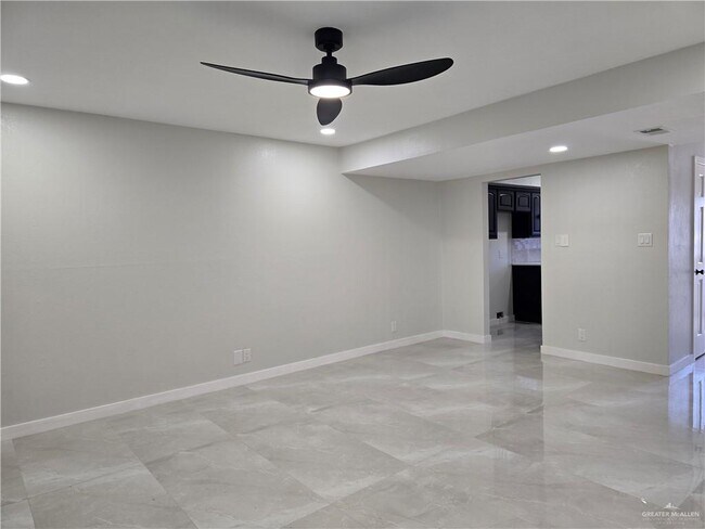 Building Photo - 16 Tori Ln