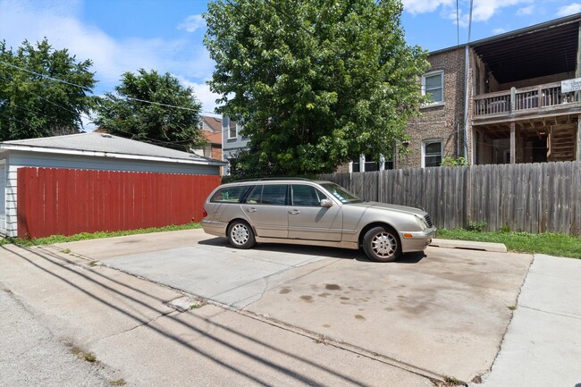 Building Photo - 4132 N Ashland Ave