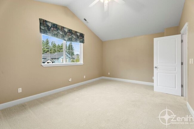 Building Photo - 2903 NE 184th Ave