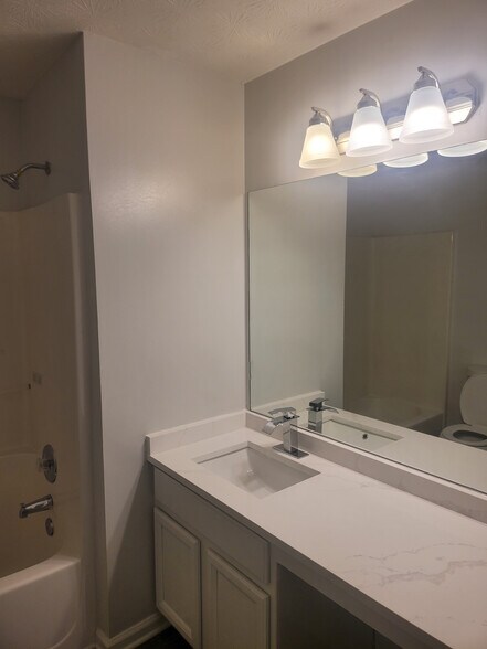 Building Photo - Room in Townhome on Bob White Ln SE