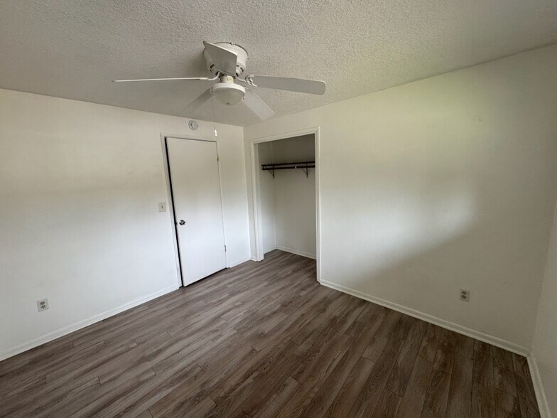 Building Photo - 1500 SE Eastwood Ct