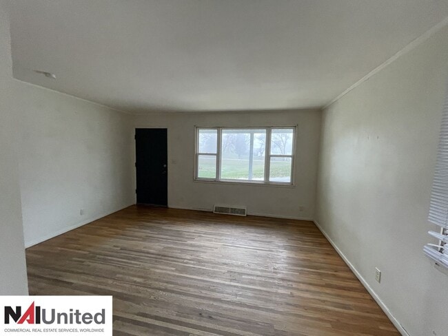 Building Photo - Two bedroom, One bathroom home for rent