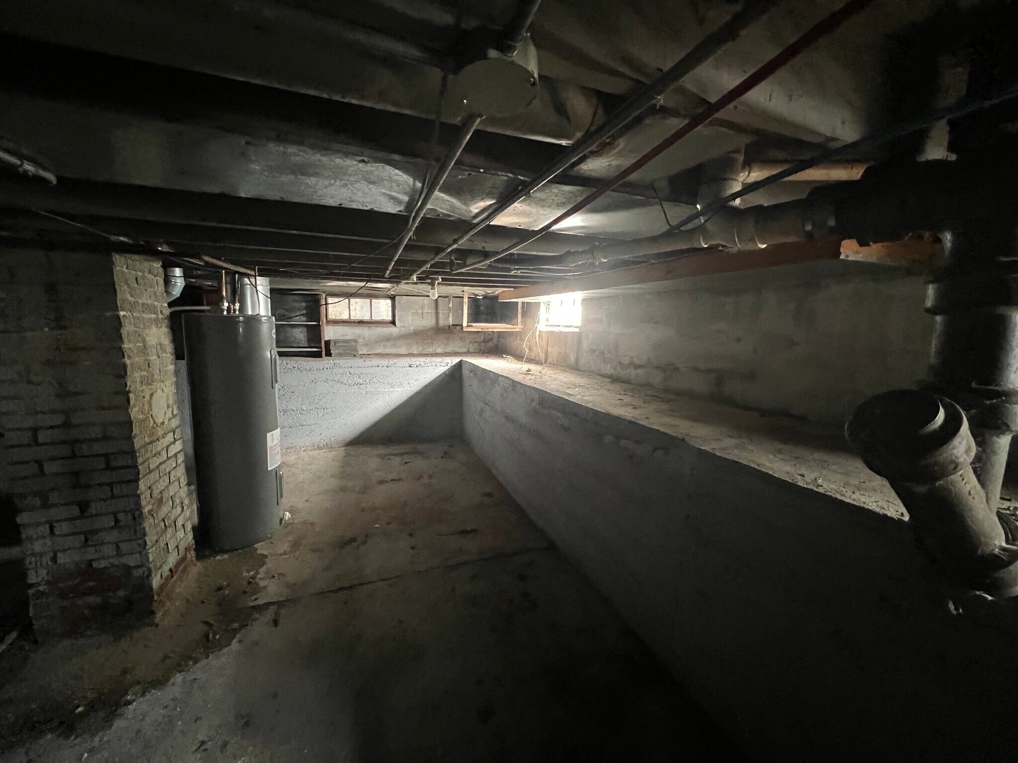 Building Photo - 1553 E Hickory St