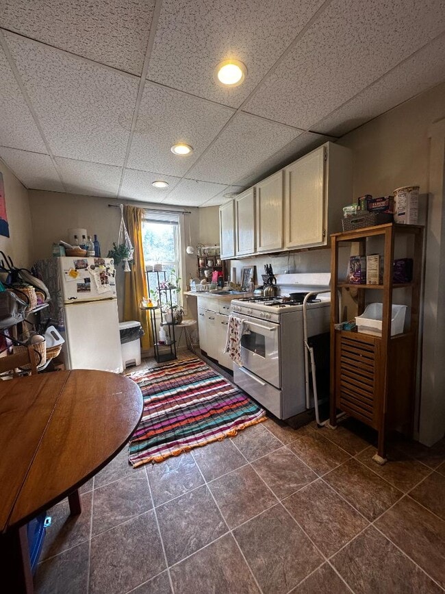 Building Photo - 320 Stewart St