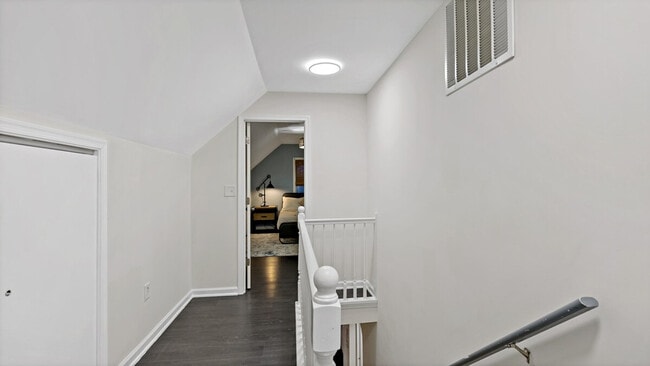 Building Photo - 5545 Davey St