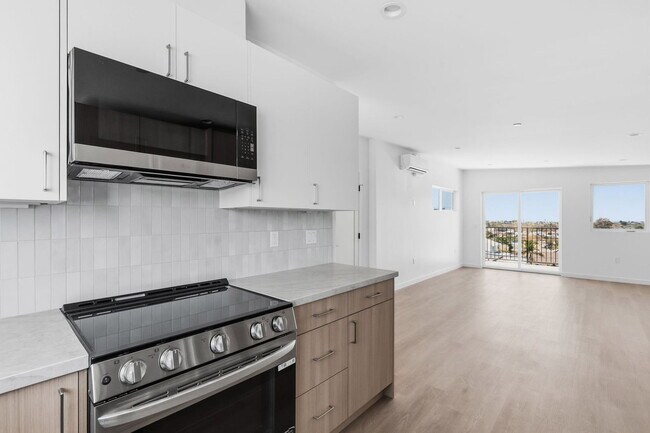 Building Photo - 6640 Valjean Ct