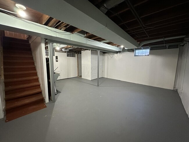 Building Photo - 3032 N Rockton Ave