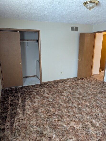 Building Photo - 521 Hinderer Ave SW