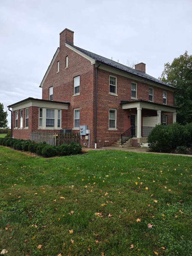 Building Photo - Delaware City Alert!! 2 bed 2 full baths Townhome available