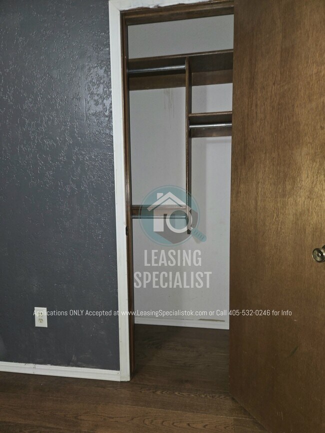 Building Photo - Charming Yukon 3 Bed 2 Bath Home