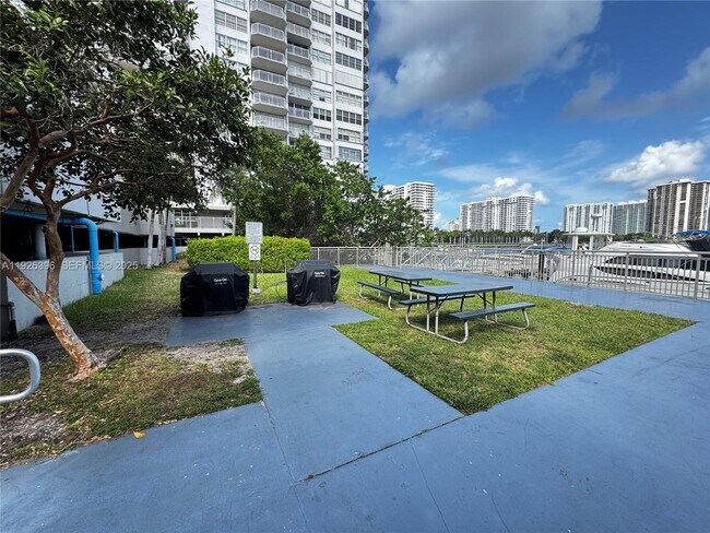 Building Photo - 18061 Biscayne Blvd