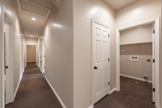 Building Photo - 424 Jack Rabbit Ln