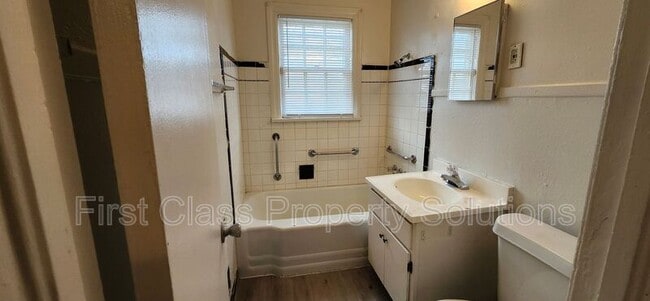 Building Photo - 2200 Hardin Dr