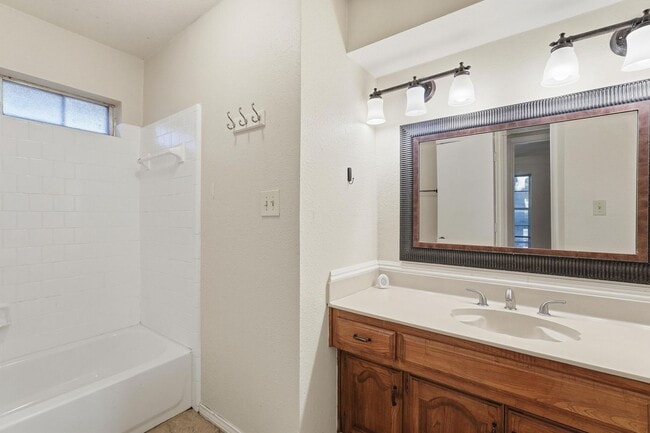 Building Photo - Charming 4 Bedroom 2.5 Bath Home In RISD!