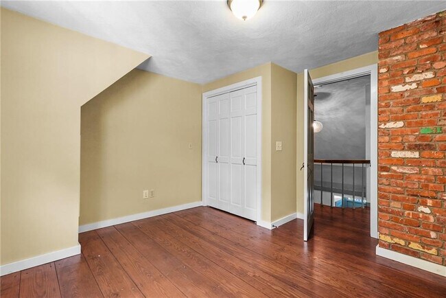 Building Photo - 6 Mary Ann Dr