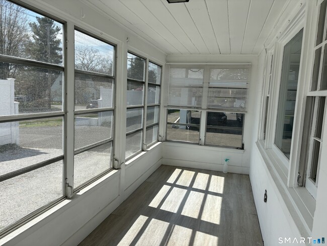 Building Photo - 832 Milford Point Rd