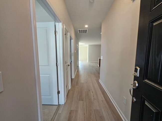 Building Photo - 2215 Flatleaf Ct