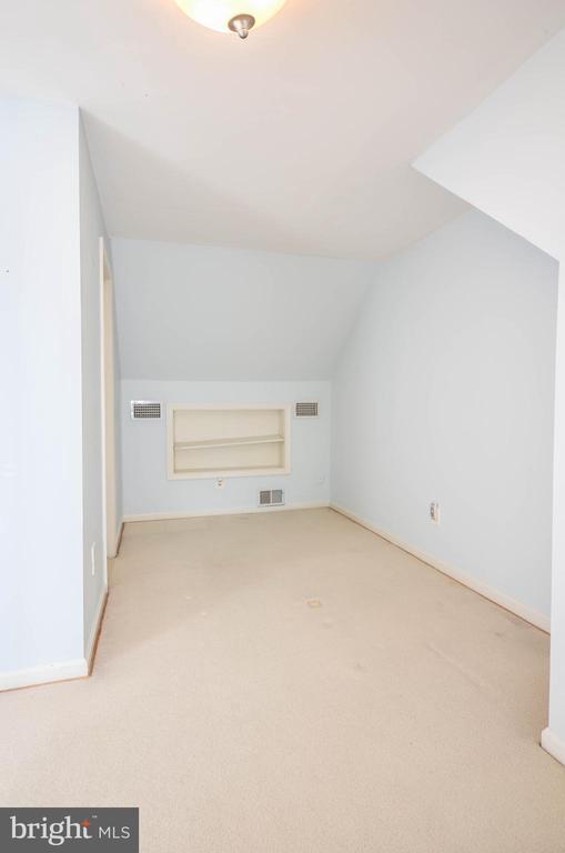 Building Photo - 7026 Elizabeth Dr