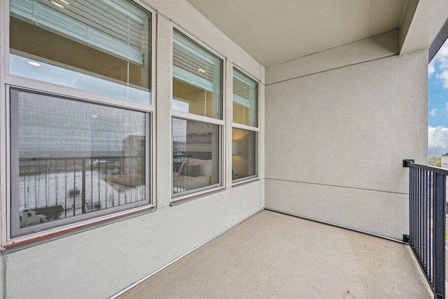 Building Photo - 2899 W 52nd Ave