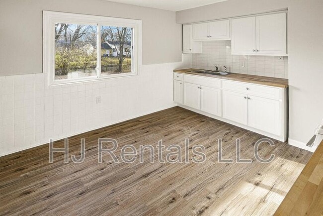 Building Photo - 1175 St Matthew Dr