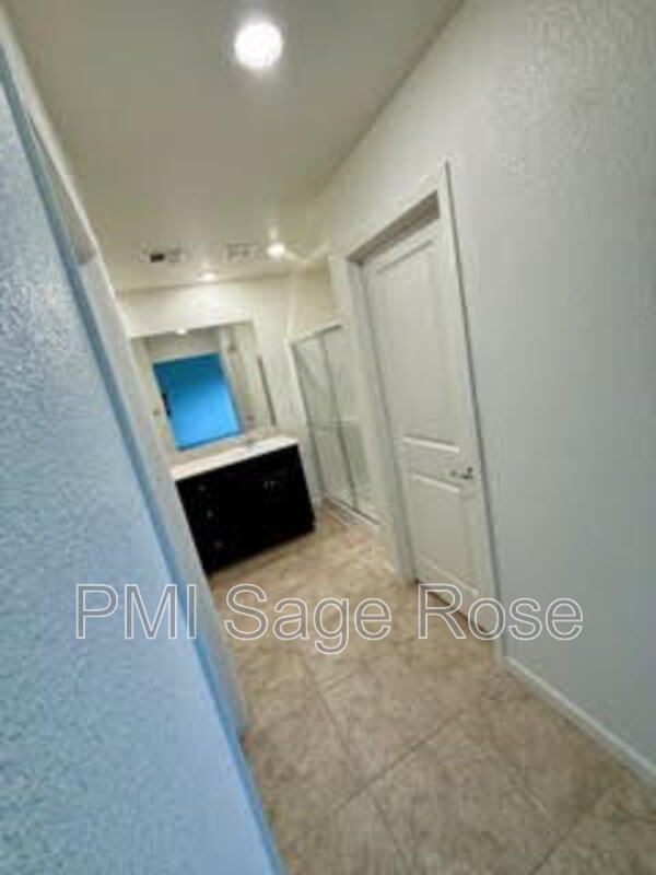 Building Photo - 8932 Coyote Blf Dr