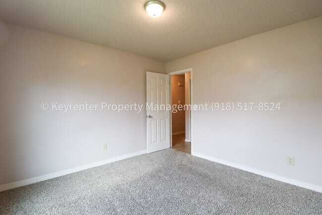 Building Photo - Beautifully Updated Home in Prime East Tulsa Location