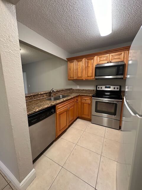 Building Photo - 1540 Lake Crystal Dr