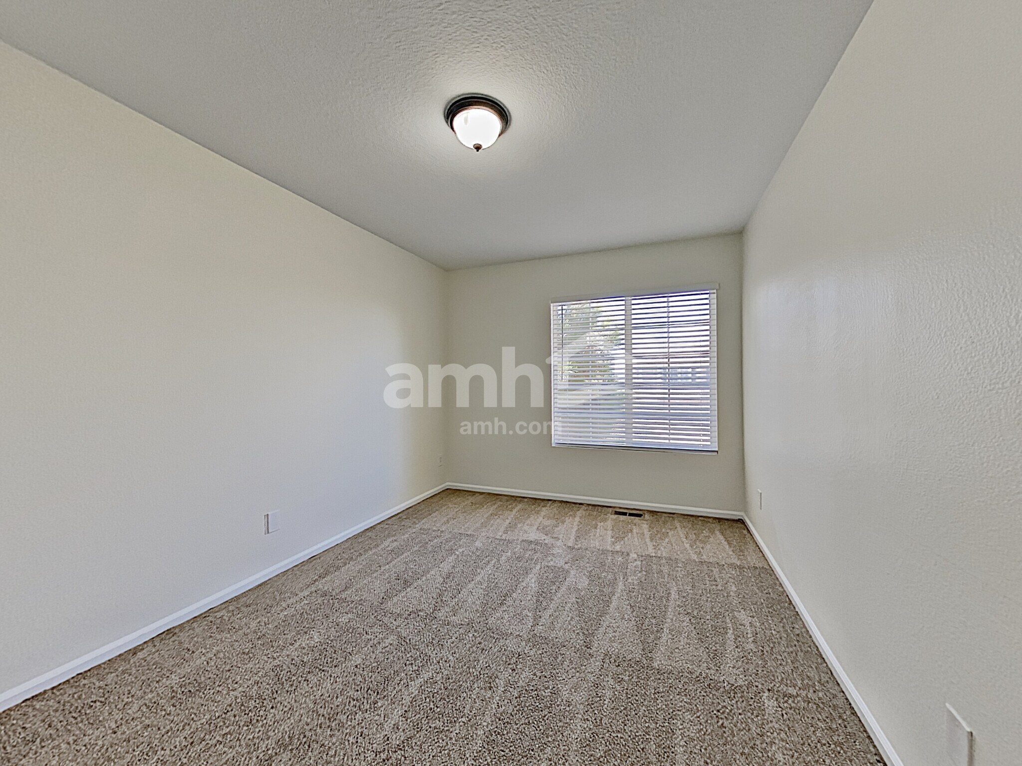 Building Photo - 9762 Chambers Dr