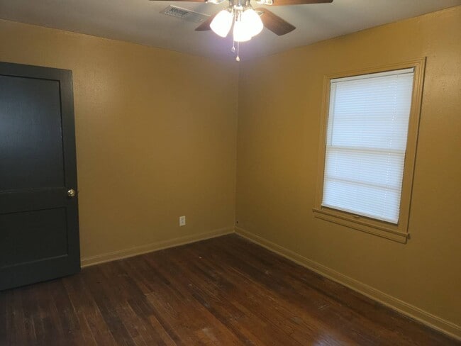 Building Photo - 2 N Richard Dr